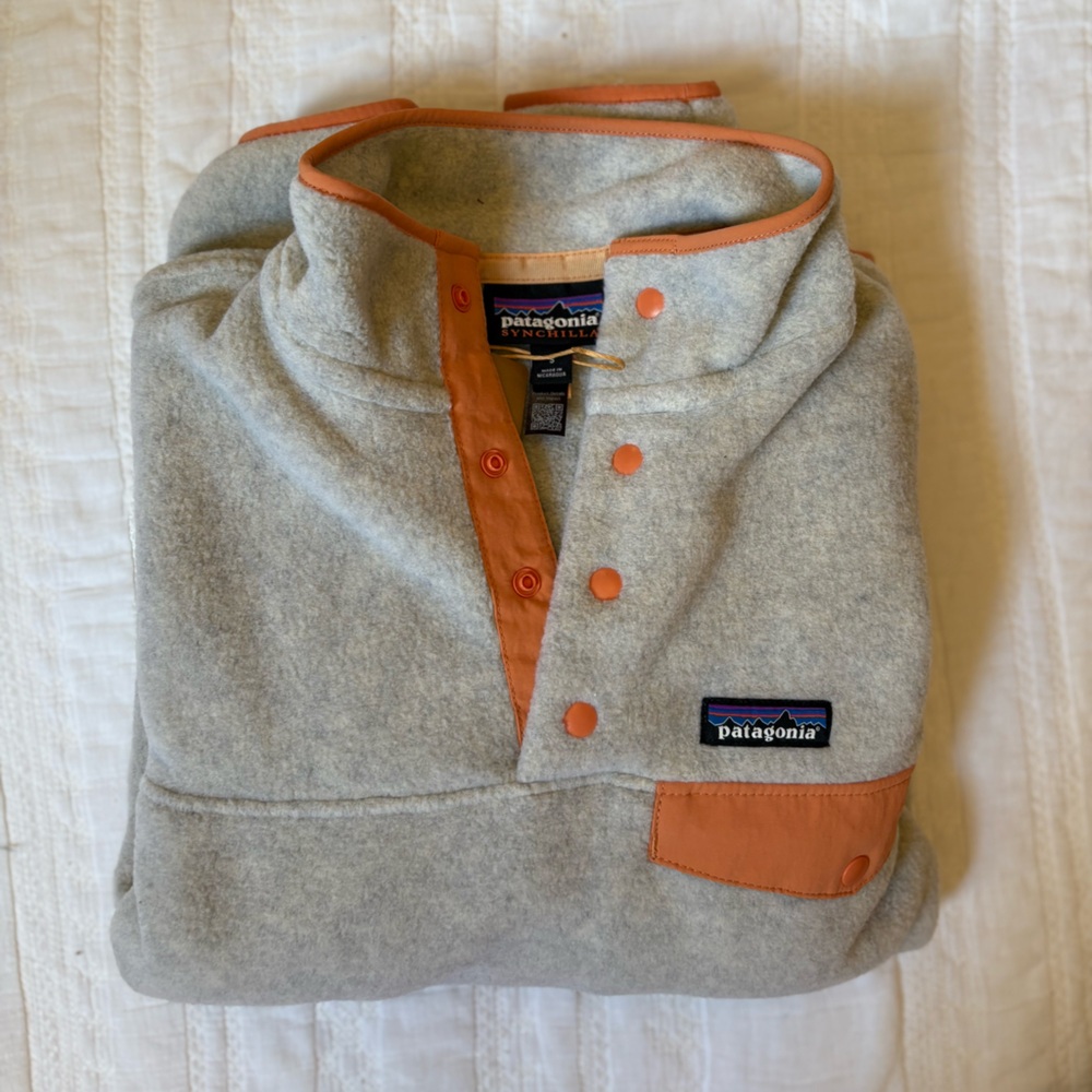 Patagonia Light Gray and Rust Fleece Pullover